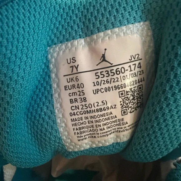 Brand New SZ 7y Air Jordan low  . - Picture 5 of 5